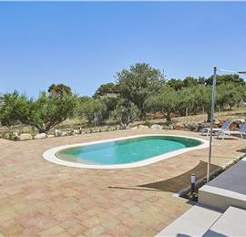 4 bedroom villa with pool, Castellammare del Golfo, sleeps 8-9